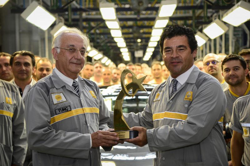 TÜRKİYE’DE YILIN OTOMOBİLİ ÖDÜLÜ OYAK RENAULT FABRİKALARI’NDA
