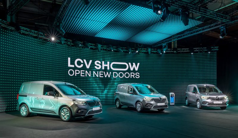 RENAULT YENİ HAFİF TİCARİ ARAÇ MODELLERİNİ TANITTI