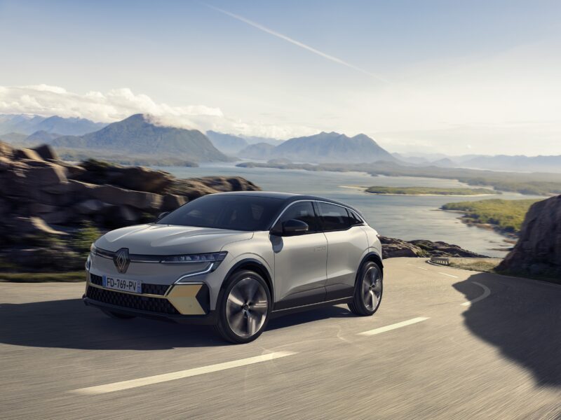 RENAULT, İDDİALI LANSMANLARINI ÖDÜLLERLE TAÇLANDIRIYOR