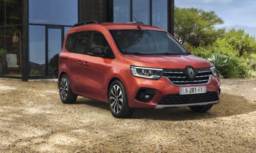 RENAULT HAFİF TİCARİ ARAÇLARDAKİ İDDİASINI YENİ BİR MODELLE PEKİŞTİRİYOR: YENİ RENAULT KANGOO MULTIX SATIŞTA