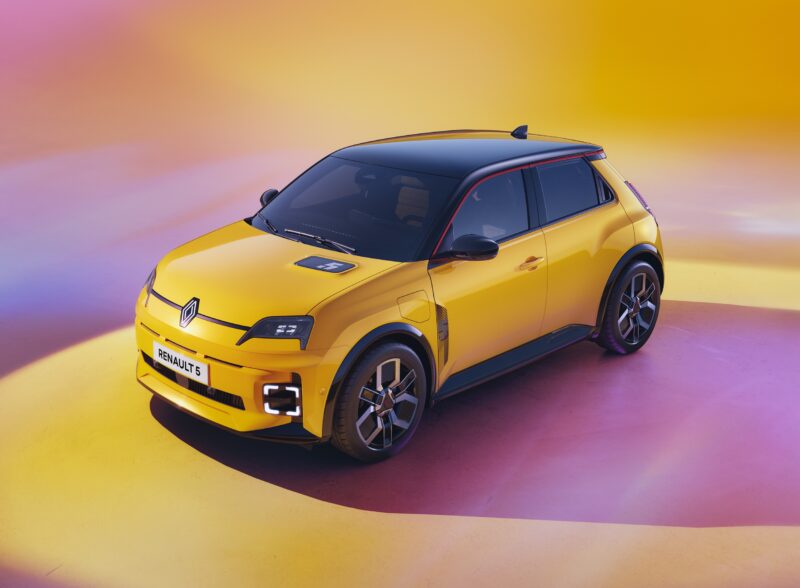 Renault 5 E-Tech Elektrikli: Şehrin Yeni Pop İkonu Türkiye’de!