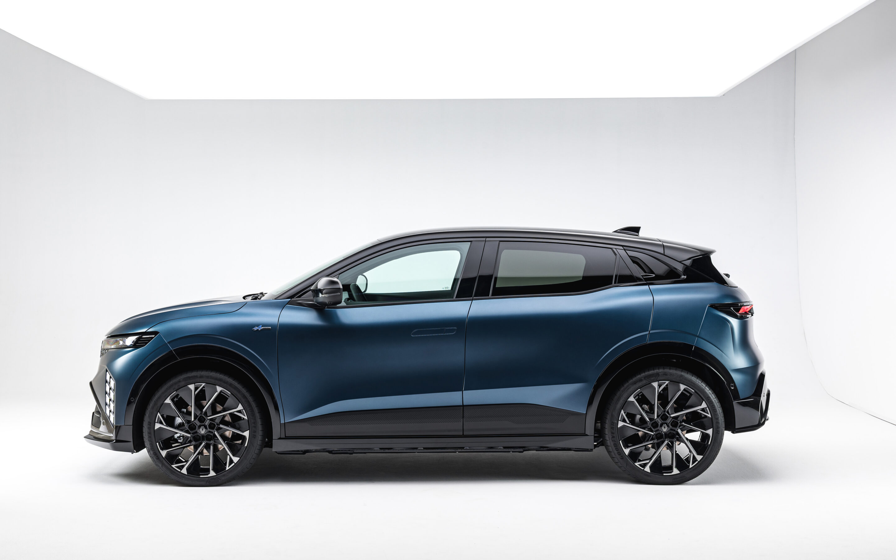 1782105728_Megane_E_Tech_4